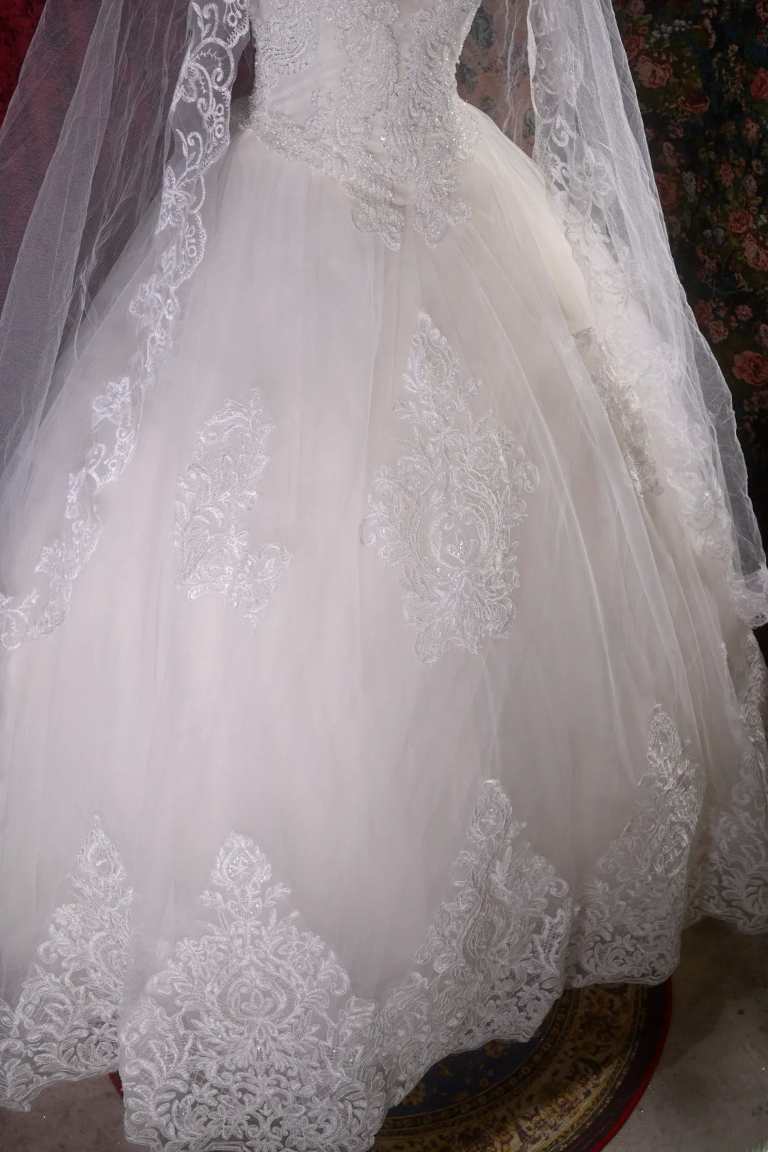 Vintage Ball Gown High Neck White Tulle With Appliqued Long Autumn Brides Gown Bridal Dress Wedding Dresses RB8106