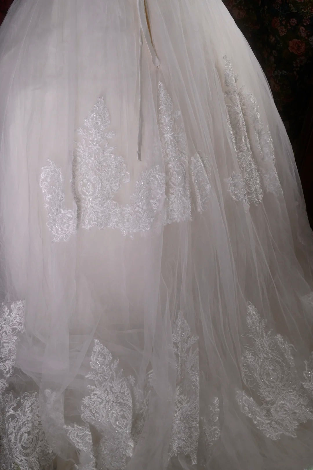 Vintage Ball Gown High Neck White Tulle With Appliqued Long Autumn Brides Gown Bridal Dress Wedding Dresses RB8106