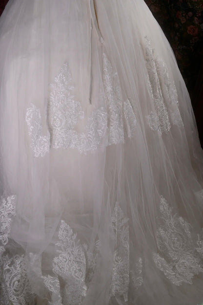 Vintage Ball Gown High Neck White Tulle With Appliqued Long Autumn Brides Gown Bridal Dress Wedding Dresses RB8106