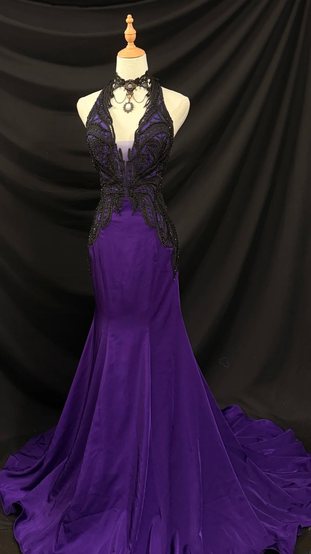 Vintage Prom Dresses Mermaid Halter Grape Black Lace Sleeveless With Beading Long Evening Formal Outfits RB3484