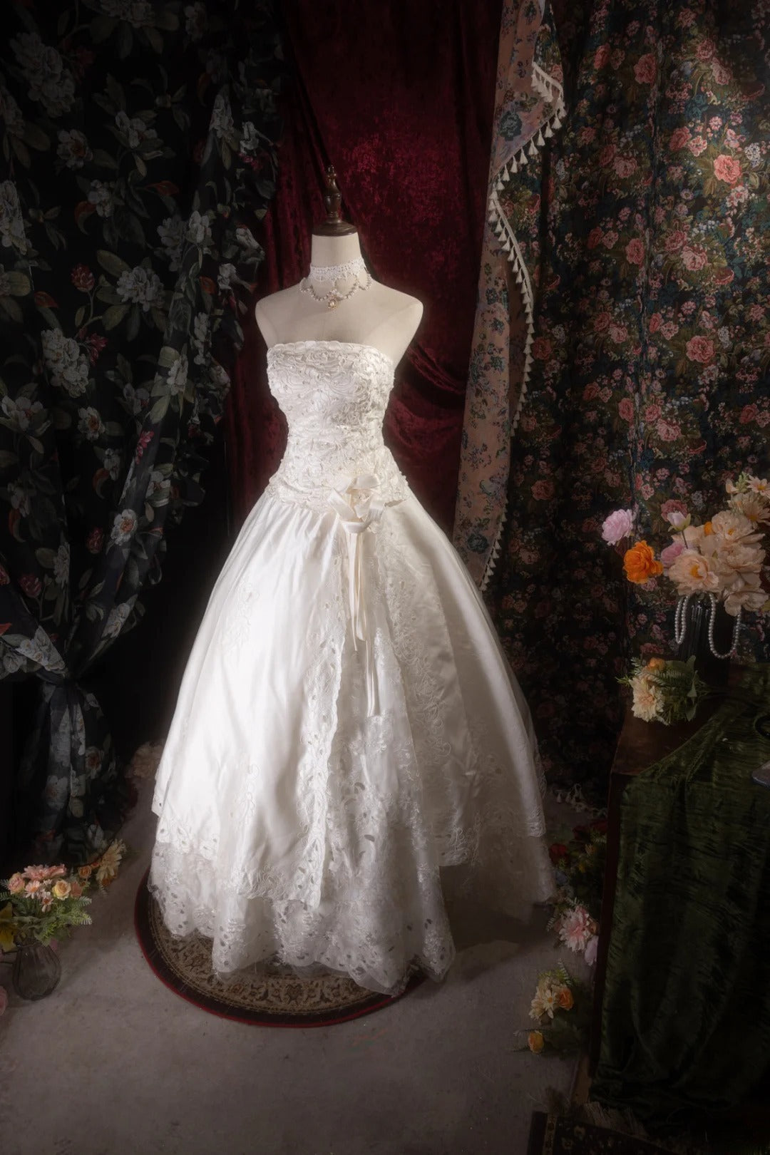 Vintage Ball Gown Strapless 1950s White Tulle With Appliqued Long Autumn Brides Gown Bridal Dress Wedding Dresses RB8110