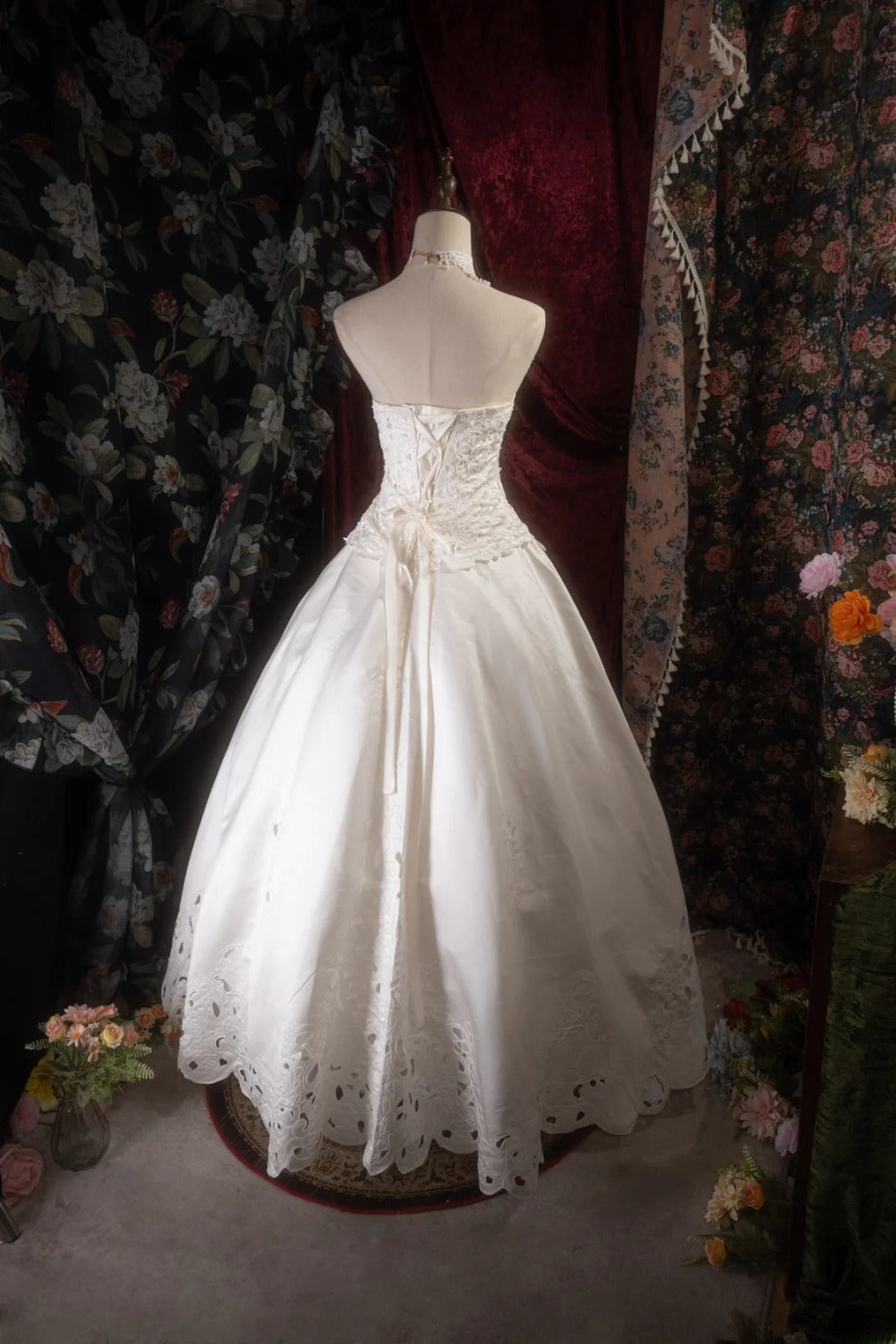 Vintage Ball Gown Strapless 1950s White Tulle With Appliqued Long Autumn Brides Gown Bridal Dress Wedding Dresses RB8110