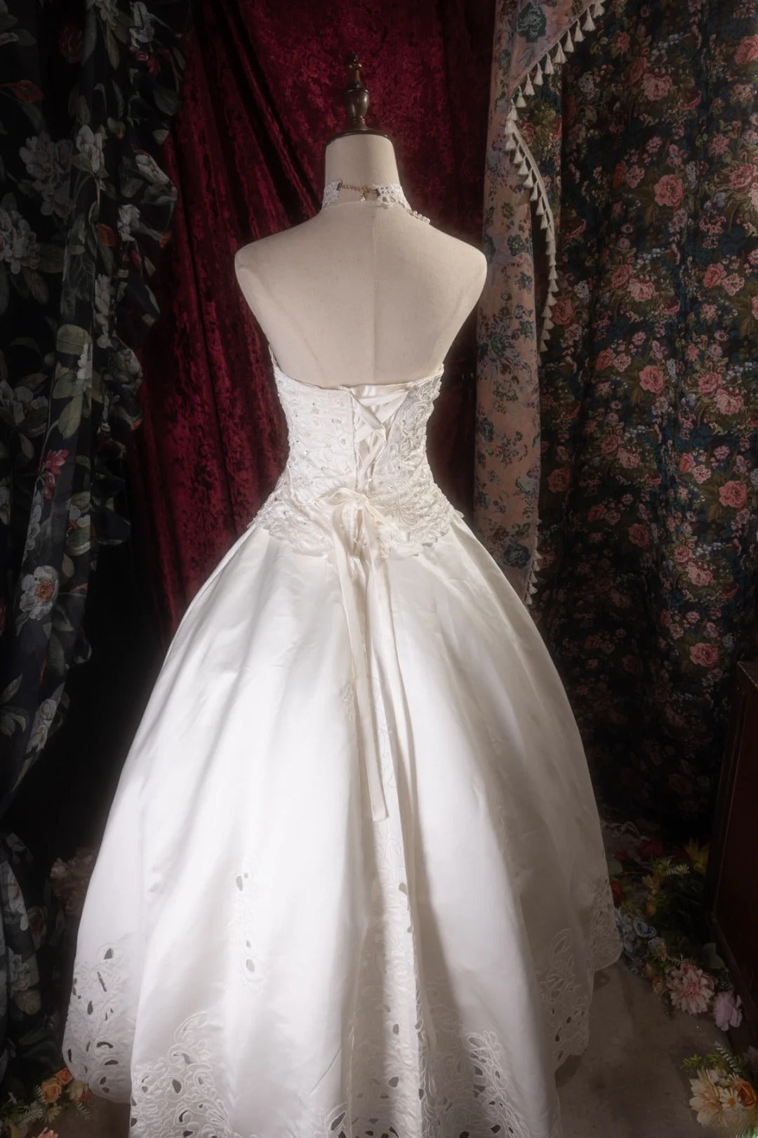 Vintage Ball Gown Strapless 1950s White Tulle With Appliqued Long Autumn Brides Gown Bridal Dress Wedding Dresses RB8110