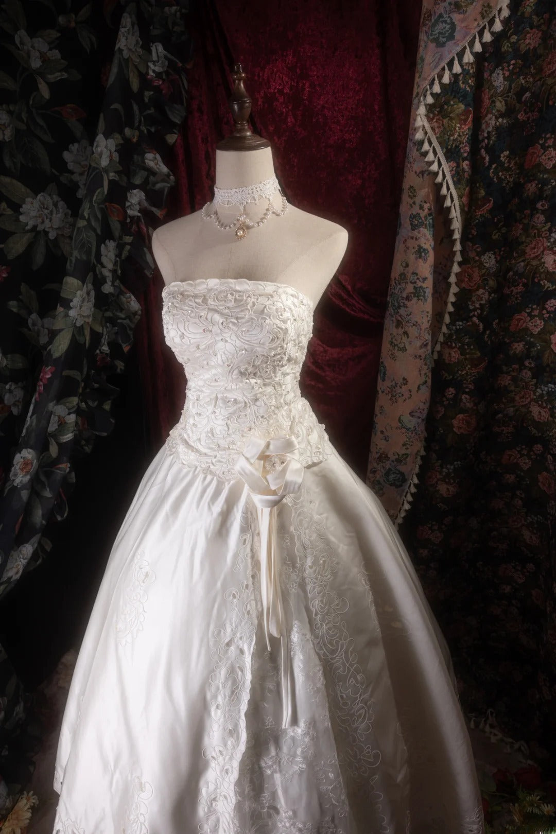 Vintage Ball Gown Strapless 1950s White Tulle With Appliqued Long Autumn Brides Gown Bridal Dress Wedding Dresses RB8110