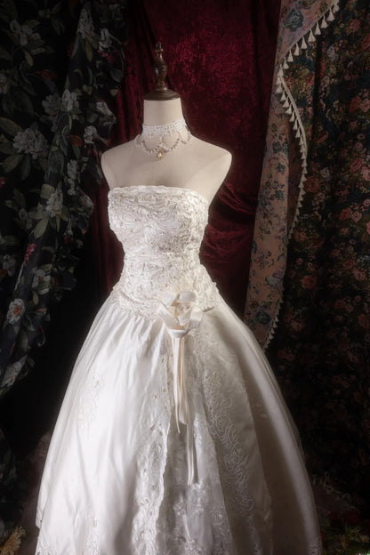 Vintage Ball Gown Strapless 1950s White Tulle With Appliqued Long Autumn Brides Gown Bridal Dress Wedding Dresses RB8110