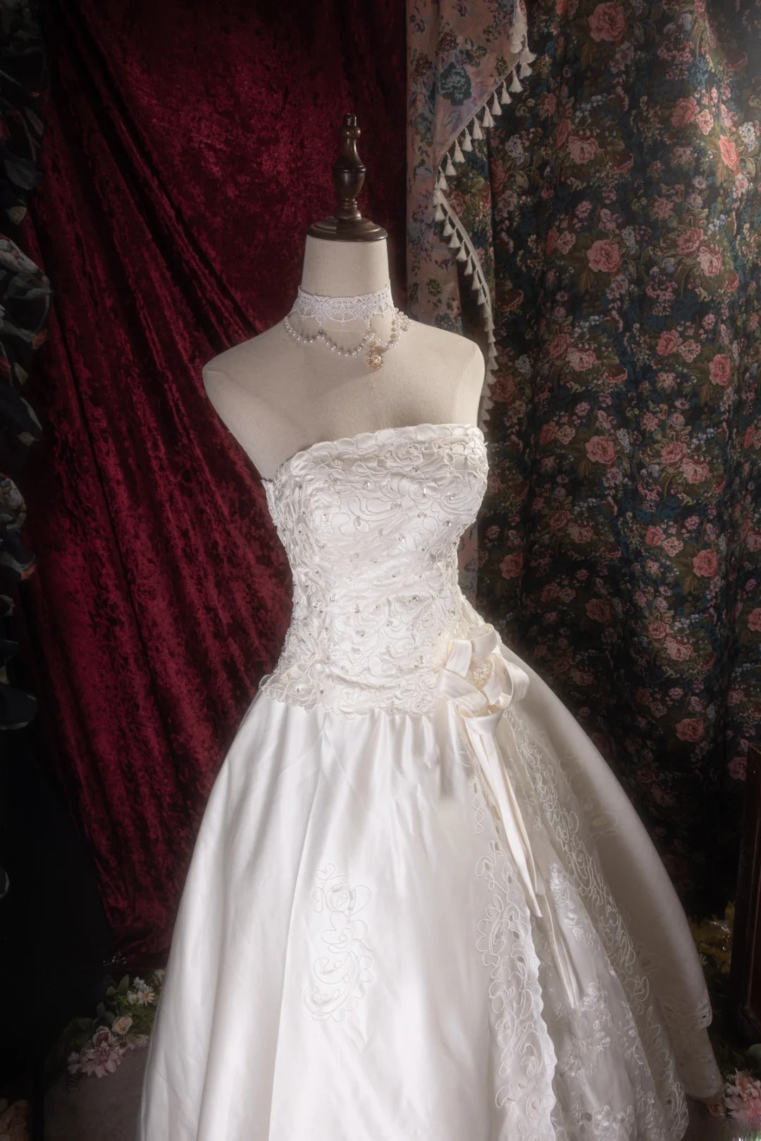 Vintage Ball Gown Strapless 1950s White Tulle With Appliqued Long Autumn Brides Gown Bridal Dress Wedding Dresses RB8110