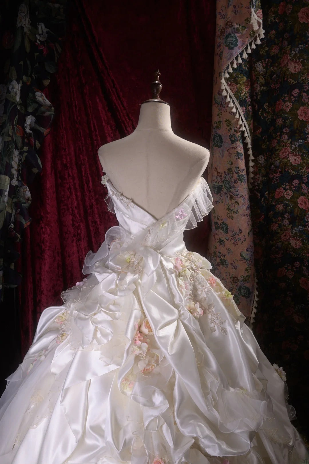 Pretty Ball Gown Strapless White Satin With Tiered Flowers Long Quince Dress Quinceanera Dresses Formal Birthday Outfits RB8112