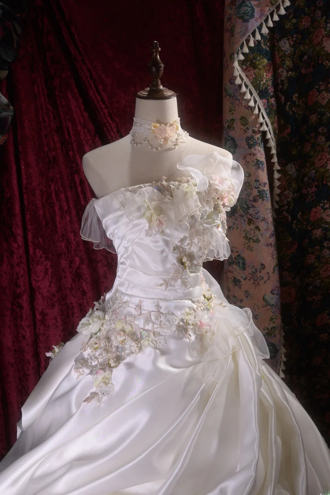 Pretty Ball Gown Strapless White Satin With Tiered Flowers Long Quince Dress Quinceanera Dresses Formal Birthday Outfits RB8112