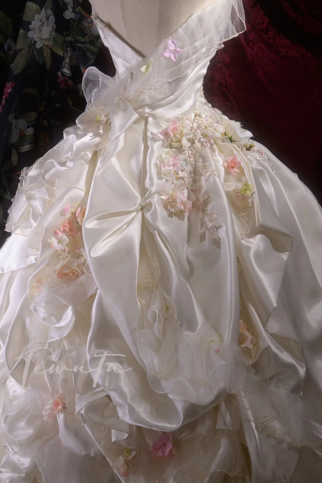 Pretty Ball Gown Strapless White Satin With Tiered Flowers Long Quince Dress Quinceanera Dresses Formal Birthday Outfits RB8112