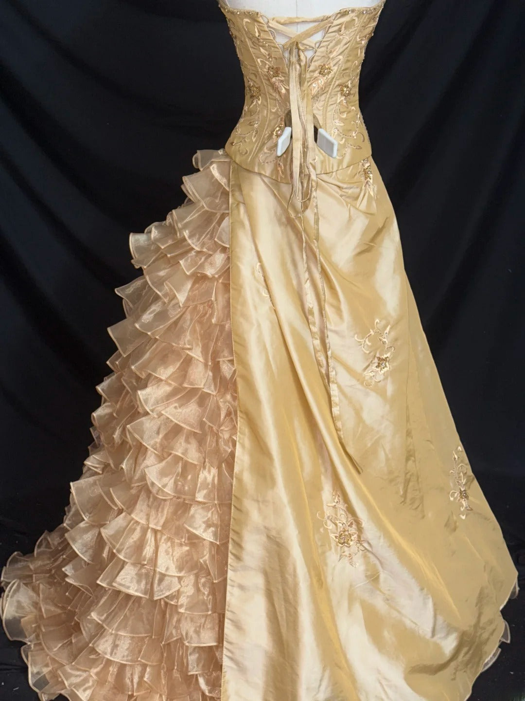 Princess Ball Gown Strapless Gold Satin Sleeveless With Beading Long Quinceanera Dress vestido de 15 de cenicienta RB3486