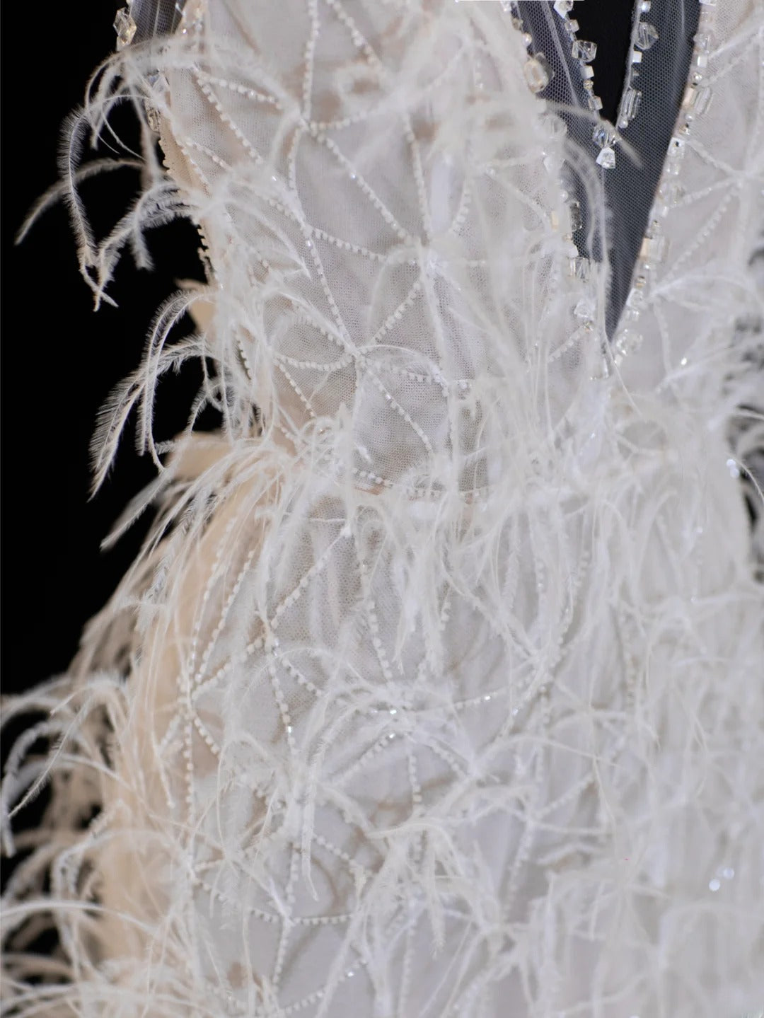 Timeless Wedding Gowns Dresses Romantic Mermaid V Neck for Bride With Feather White Petite/Plus Size Bridal Gown For Women SA097