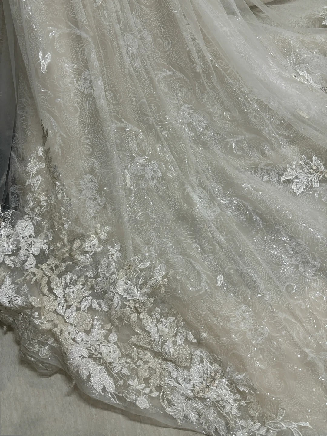 Vintage Ball Gown Spaghetti Straps Cream Ivory Tulle With Beading Lace Long Brides Gown Bridal Dress Wedding Dresses Style RB7470