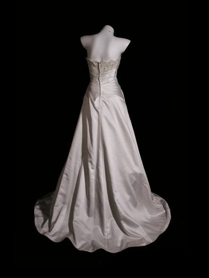 Princess Wedding Dress Ball Gown Strapless Lace White With Appliqued Bridal Gown for Big Day RB9901
