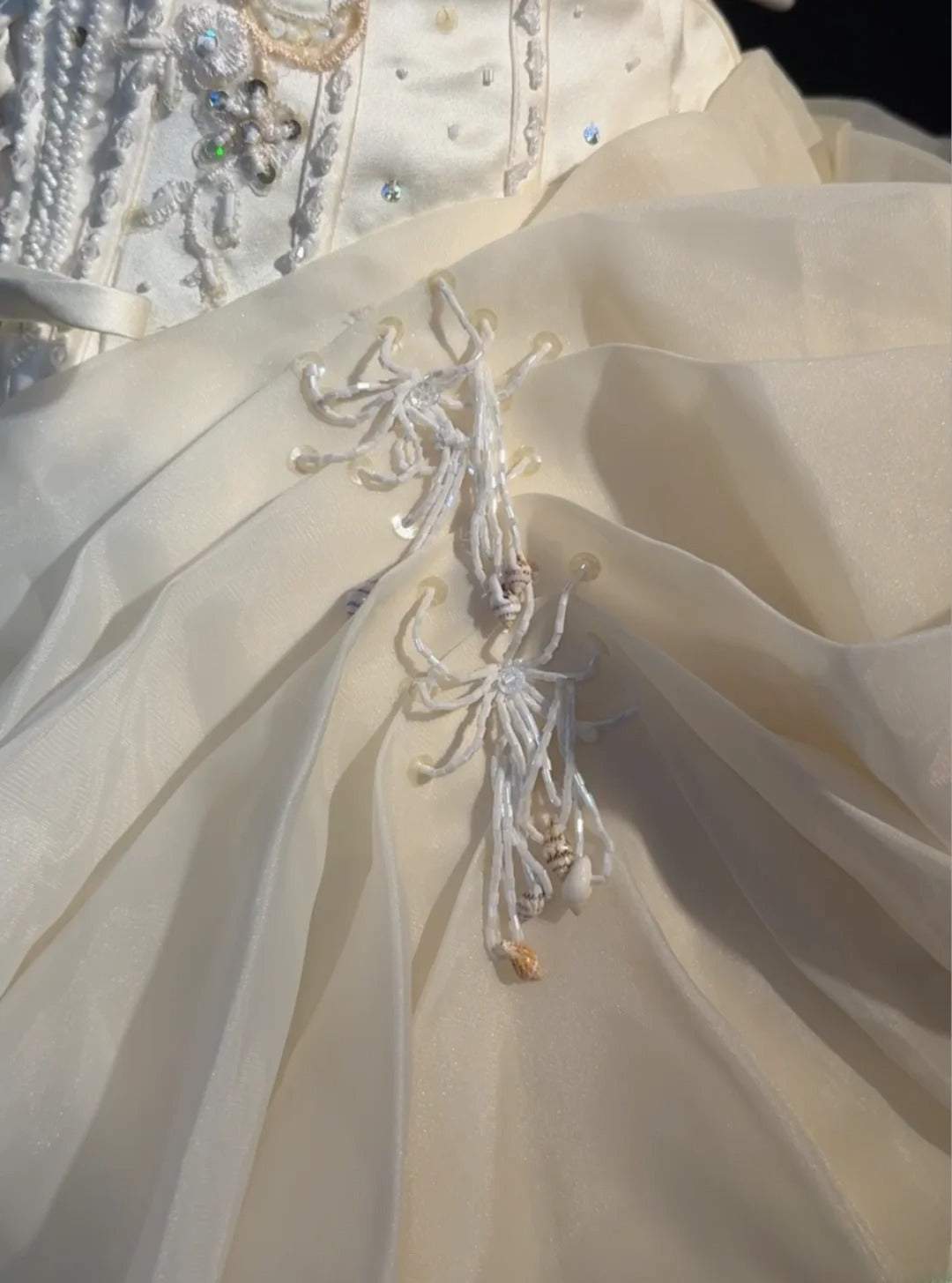 Vintage Style Ball Gown Sweetheart 1950s Satin White With Ruffled Brides Gown Bridal Dress Long Wedding Dresses RB5782