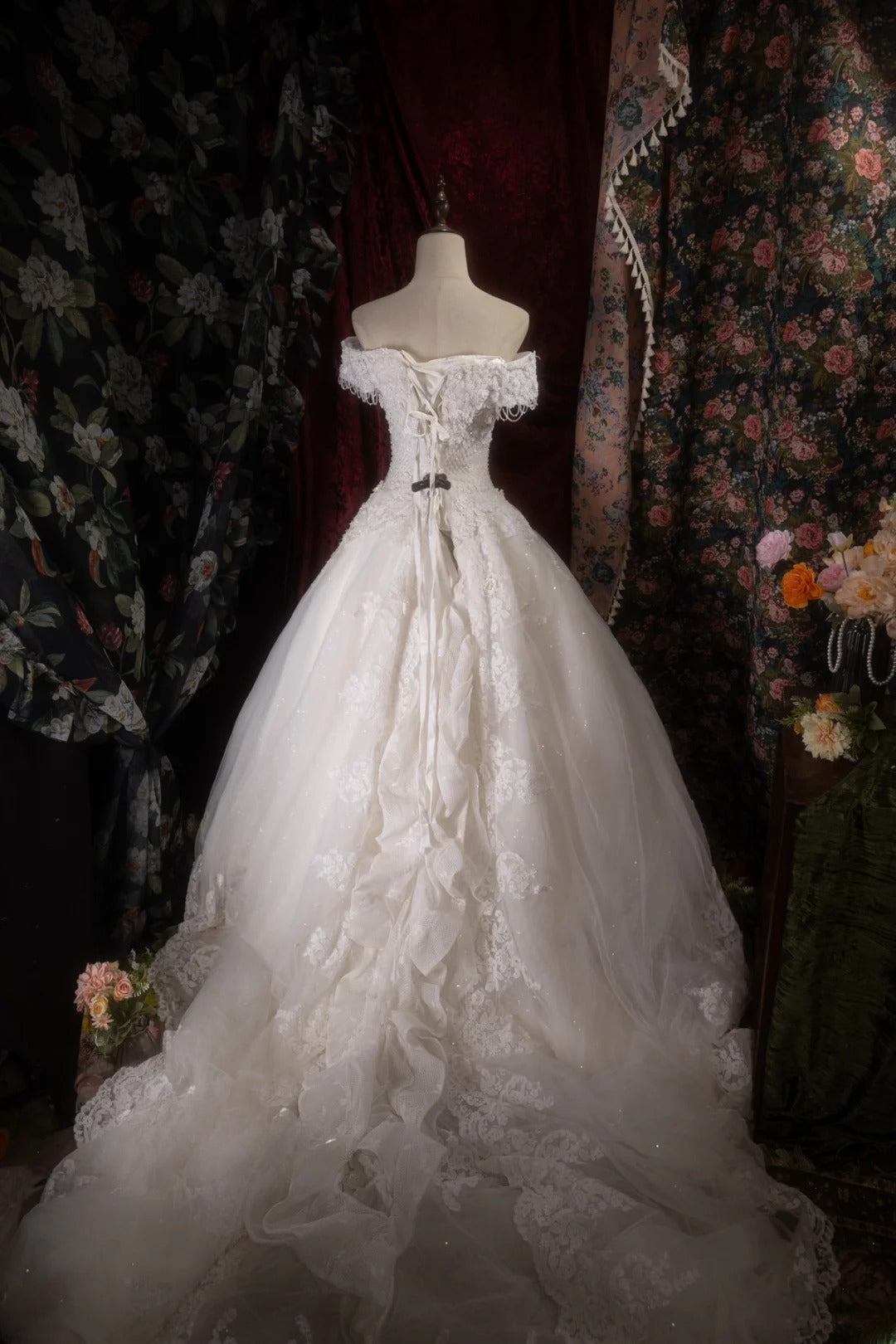 Vintage Ball Gown Off The Shoulder 1950s White Tulle With Lace Long Autumn Brides Gown Bridal Dress Wedding Dresses RB8125