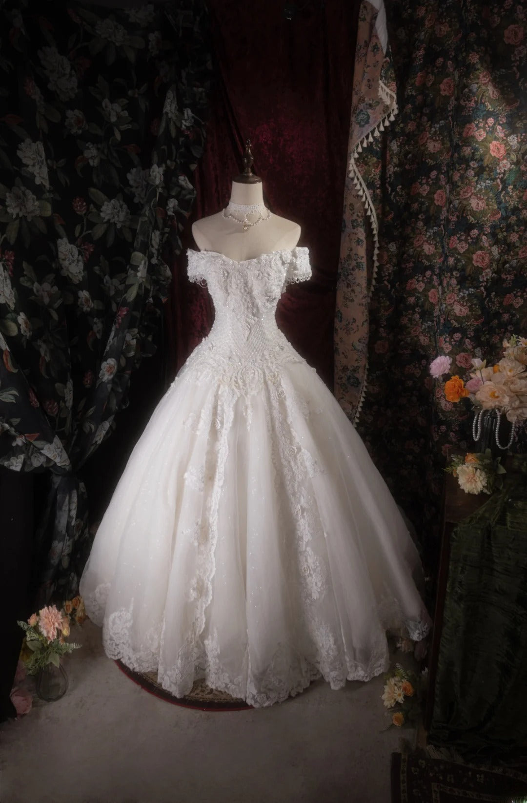 Vintage Ball Gown Off The Shoulder 1950s White Tulle With Lace Long Autumn Brides Gown Bridal Dress Wedding Dresses RB8125
