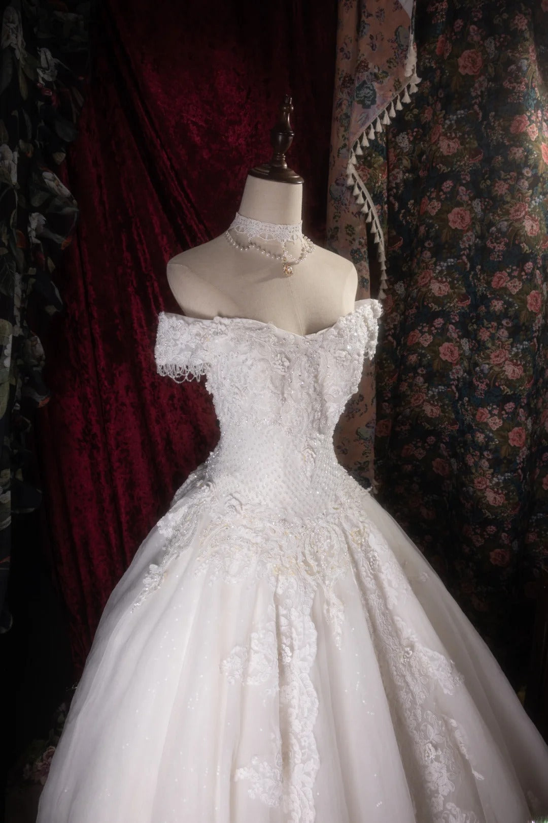 Vintage Ball Gown Off The Shoulder 1950s White Tulle With Lace Long Autumn Brides Gown Bridal Dress Wedding Dresses RB8125