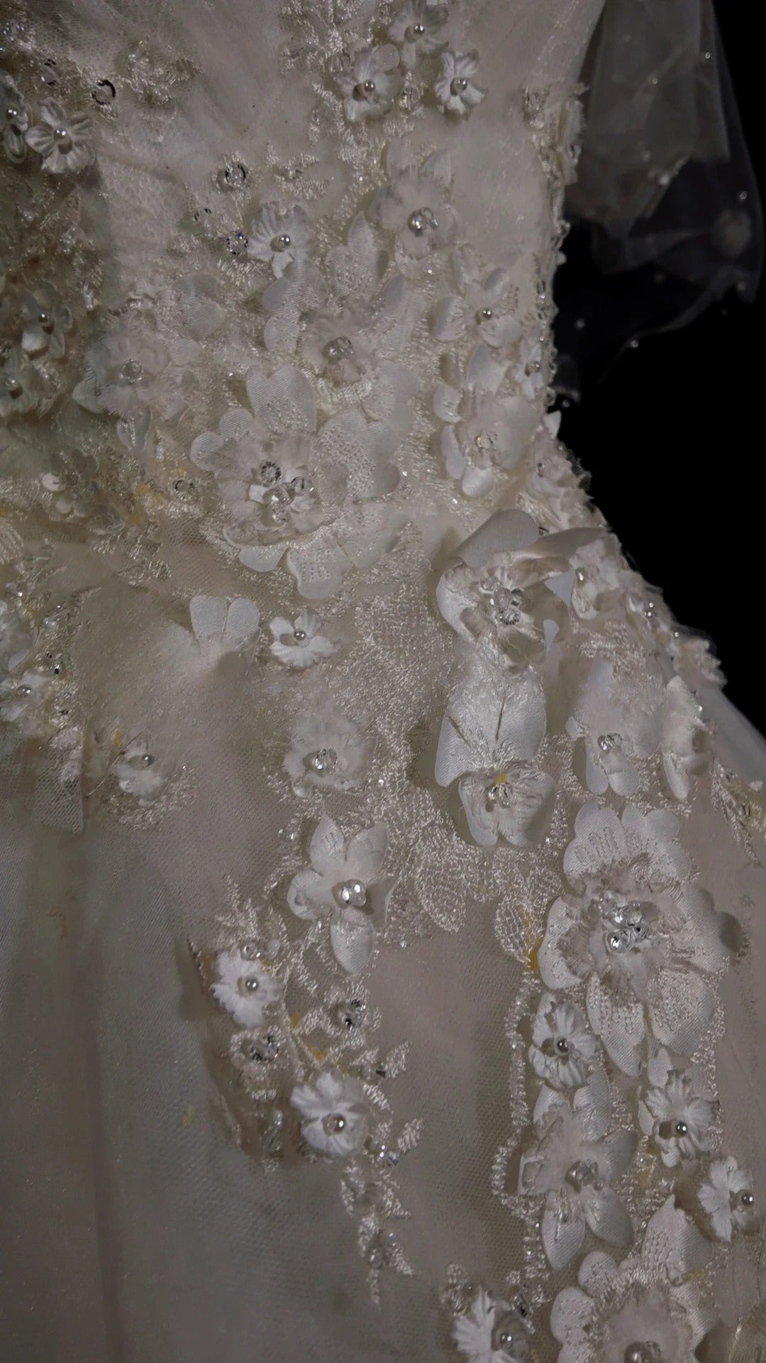 Vintage Wedding Dress Ball Gown V Neck Tulle Appliques White With Sleeves Bridal Gown for Big Day RB9919