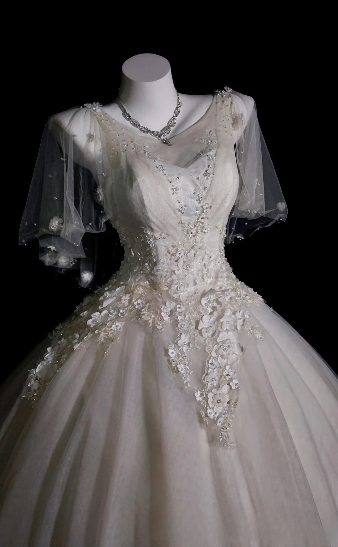 Vintage Wedding Dress Ball Gown V Neck Tulle Appliques White With Sleeves Bridal Gown for Big Day RB9919