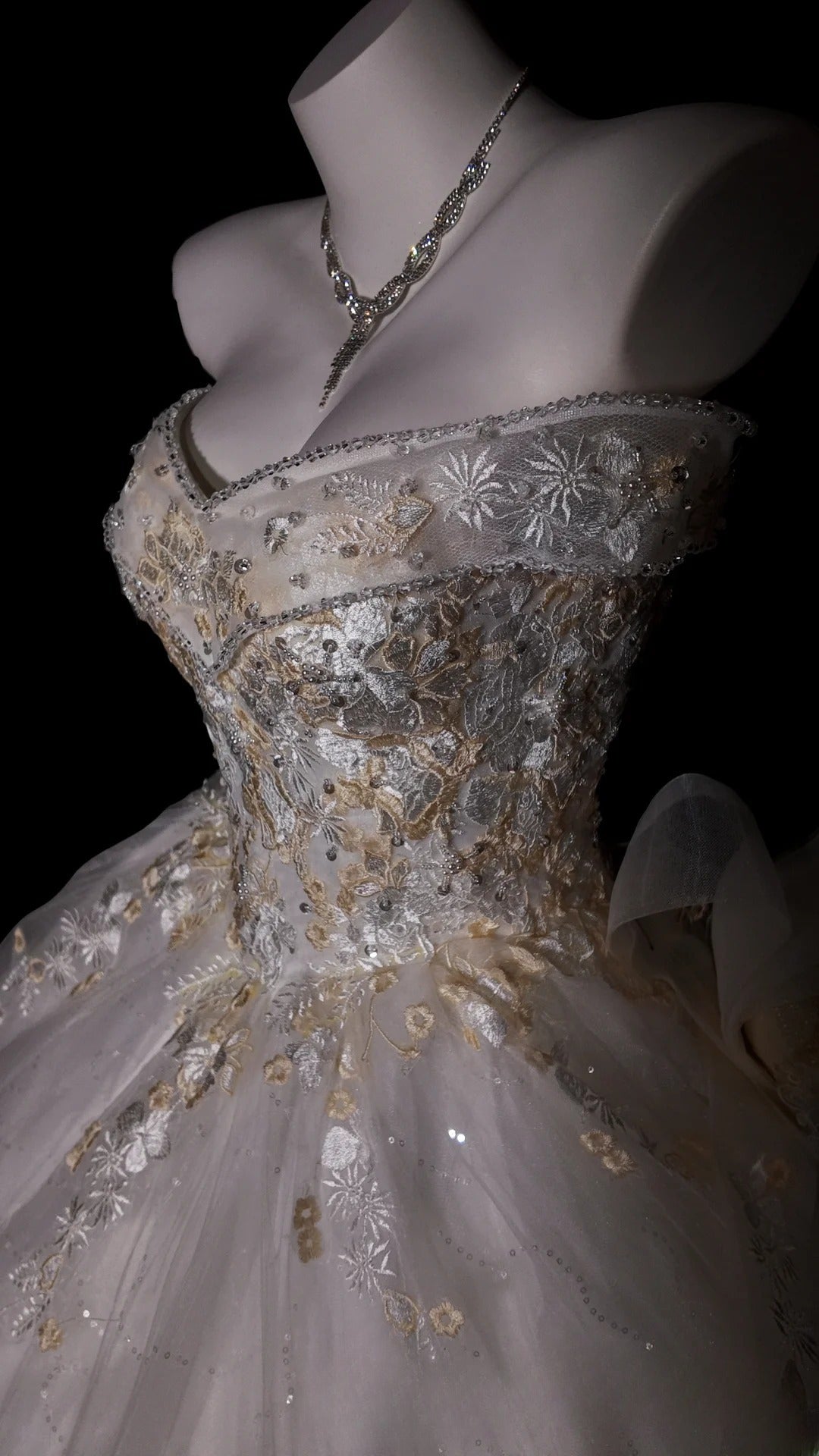 Vintage Wedding Dress Ball Gown Off Shoulder Tulle Appliques White With Sleeves Bridal Gown for Big Day RB9925