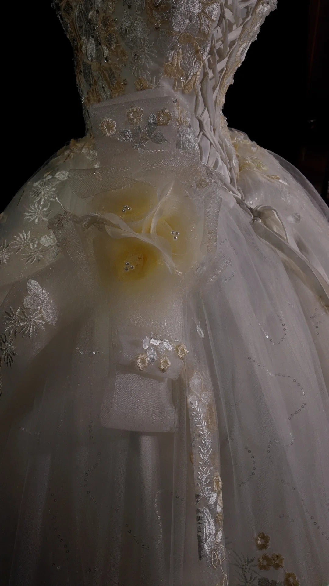 Vintage Wedding Dress Ball Gown Off Shoulder Tulle Appliques White With Sleeves Bridal Gown for Big Day RB9925