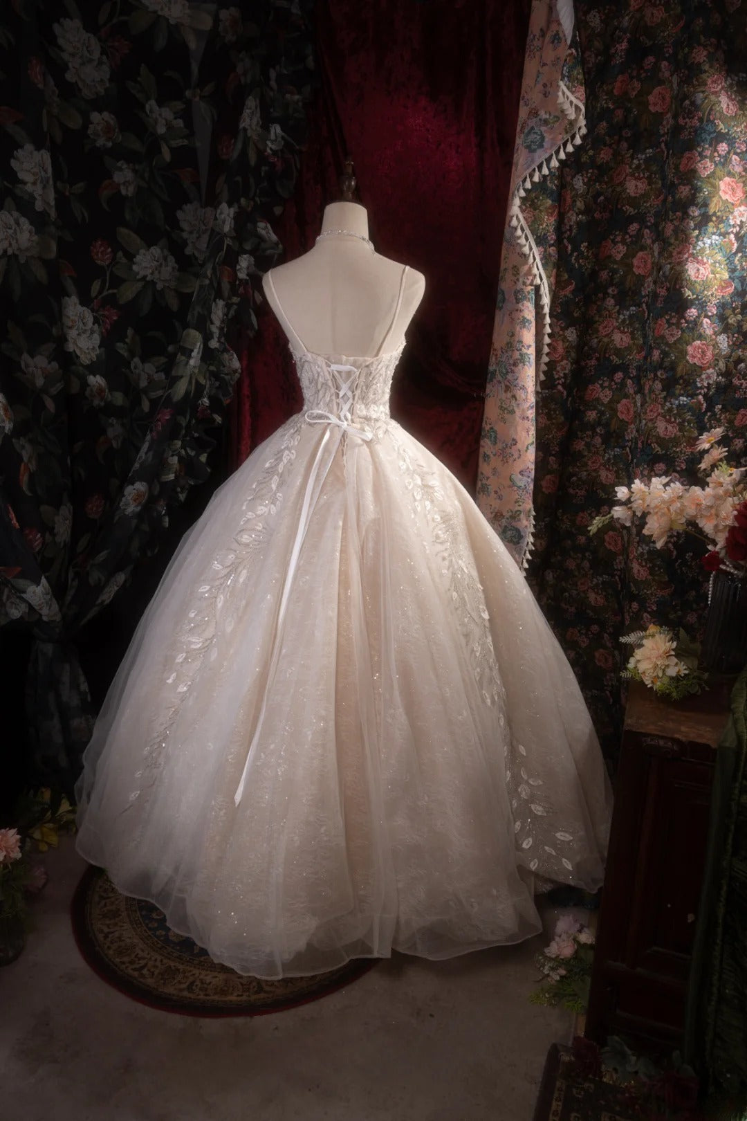 Vintage Ball Gown Spaghetti Straps 1950s White Tulle With Beading Long Autumn Winter Brides Gown Bridal Dress Wedding Dresses RB8278