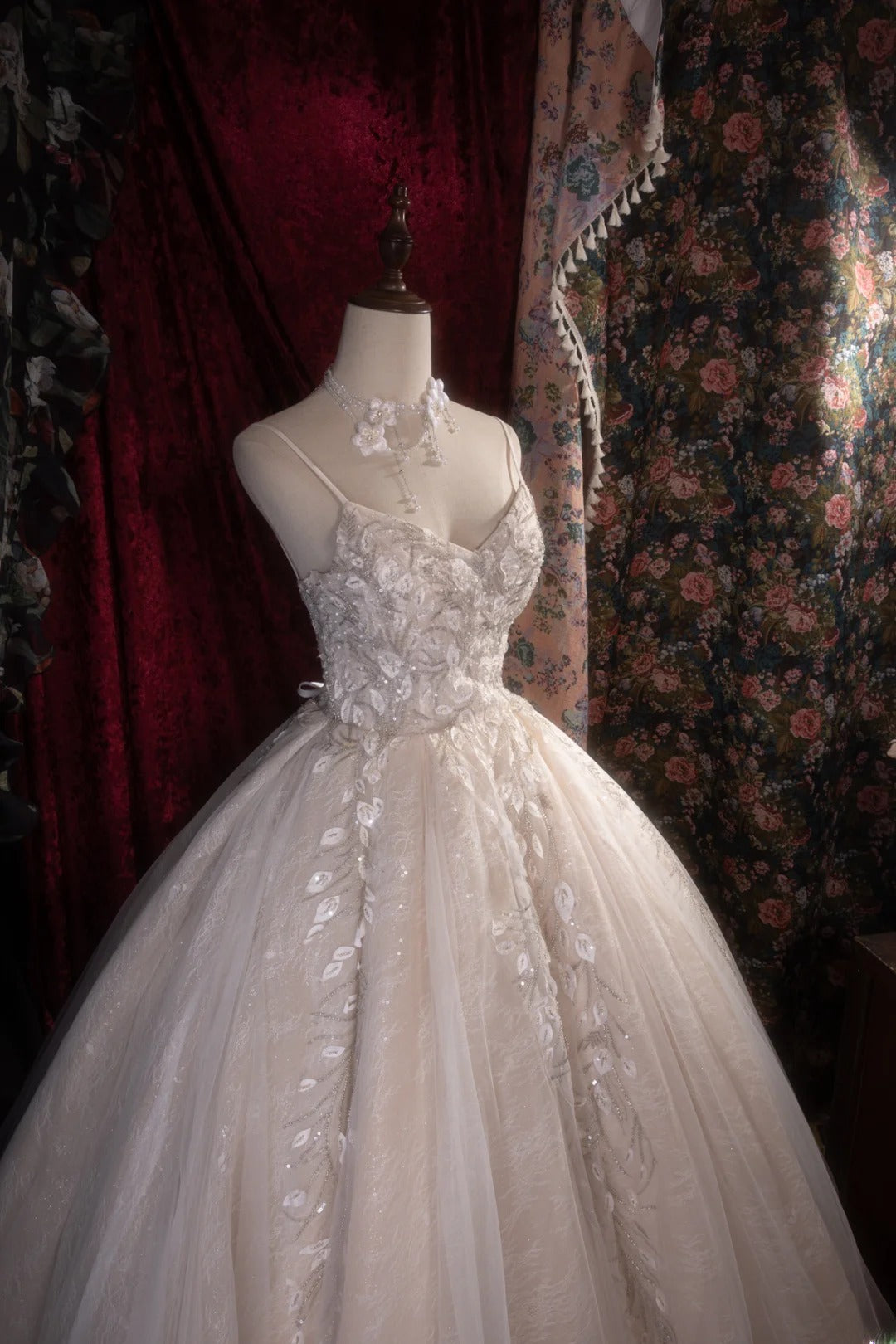 Vintage Ball Gown Spaghetti Straps 1950s White Tulle With Beading Long Autumn Winter Brides Gown Bridal Dress Wedding Dresses RB8278