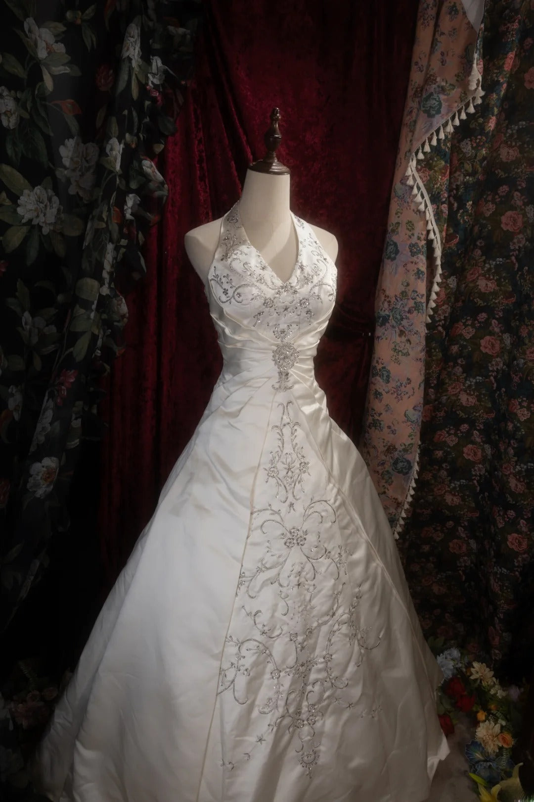 Vintage Ball Gown Halter Satin 1950s White Embroidery With Beading Long Autumn Winter Brides Gown Bridal Dress Wedding Dresses RB8279