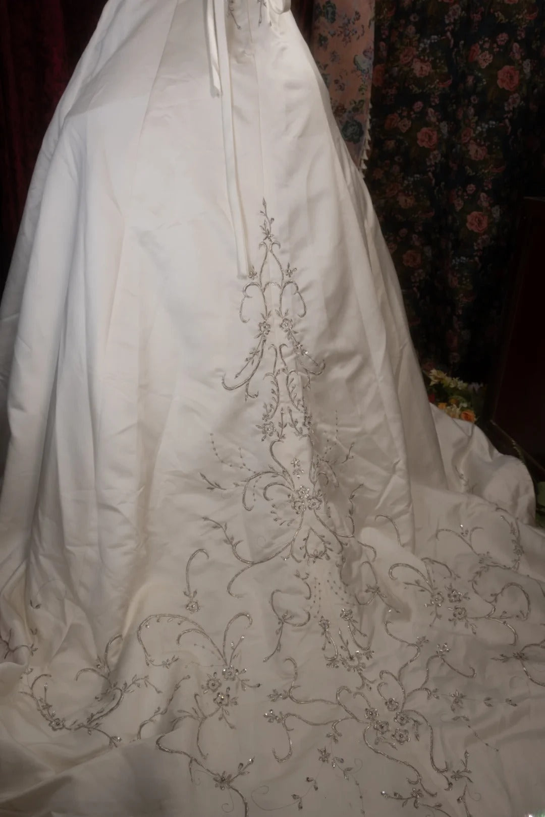 Vintage Ball Gown Halter Satin 1950s White Embroidery With Beading Long Autumn Winter Brides Gown Bridal Dress Wedding Dresses RB8279