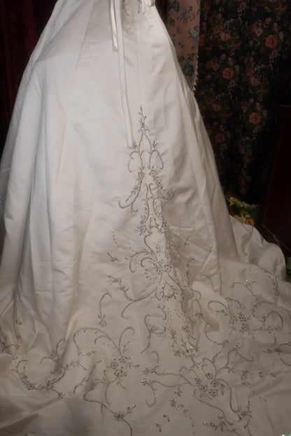 Vintage Ball Gown Halter Satin 1950s White Embroidery With Beading Long Autumn Winter Brides Gown Bridal Dress Wedding Dresses RB8279