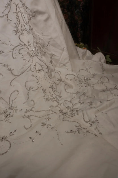 Vintage Ball Gown Halter Satin 1950s White Embroidery With Beading Long Autumn Winter Brides Gown Bridal Dress Wedding Dresses RB8279