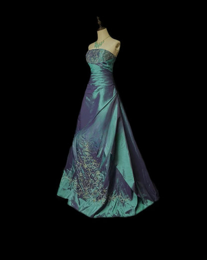 Classy Prom Dresses Ball Gown Strapless Purple With Embroidery Taffeta Long Party Dress Formal Outfits RB5955