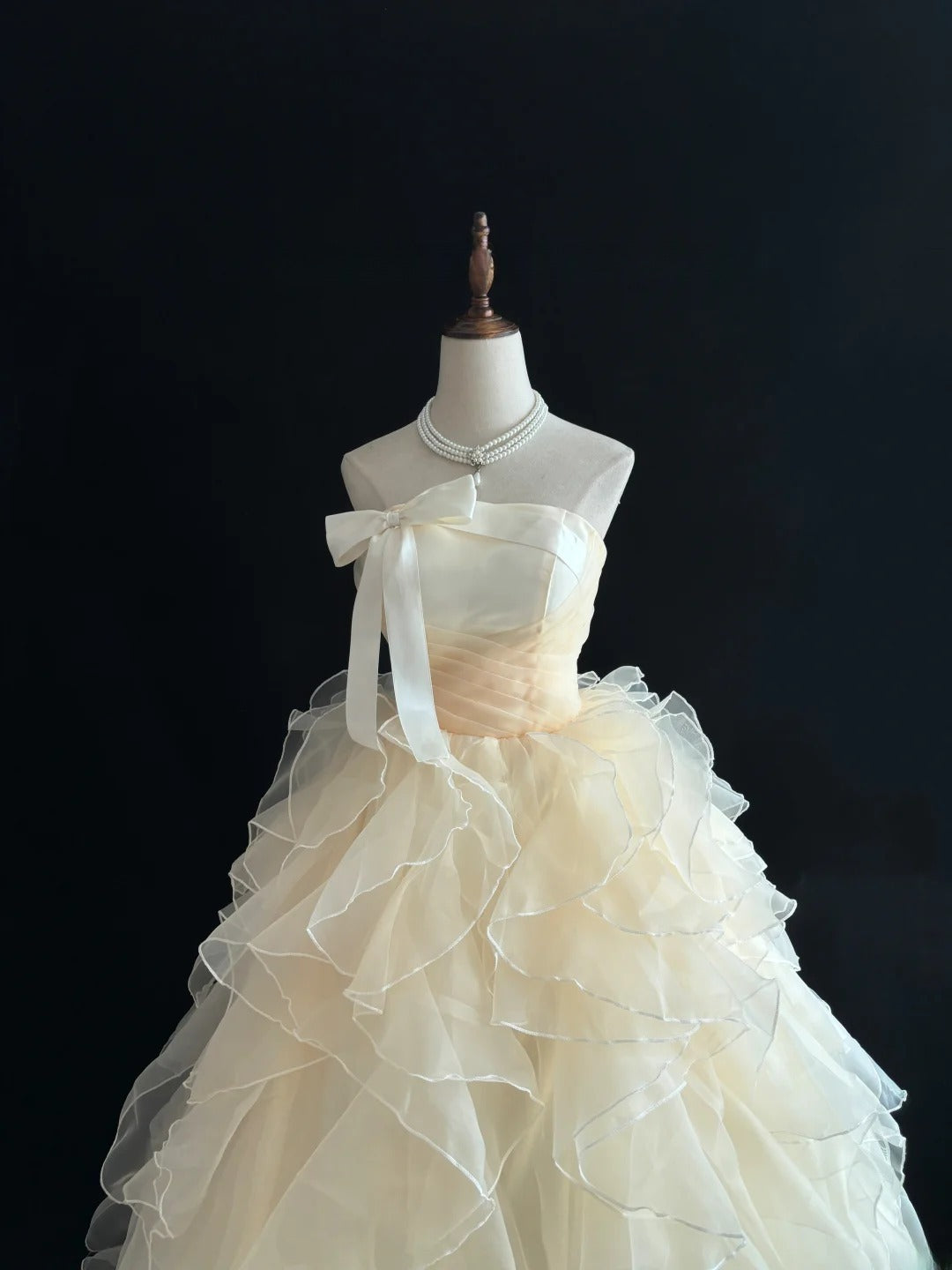 Modest Ball Gown Strapless Champagne With Tiered Layers Long Quince Dress Voluminous Sweet 16 Sweet Sixteen Outfits Vestido de 15 RB7526