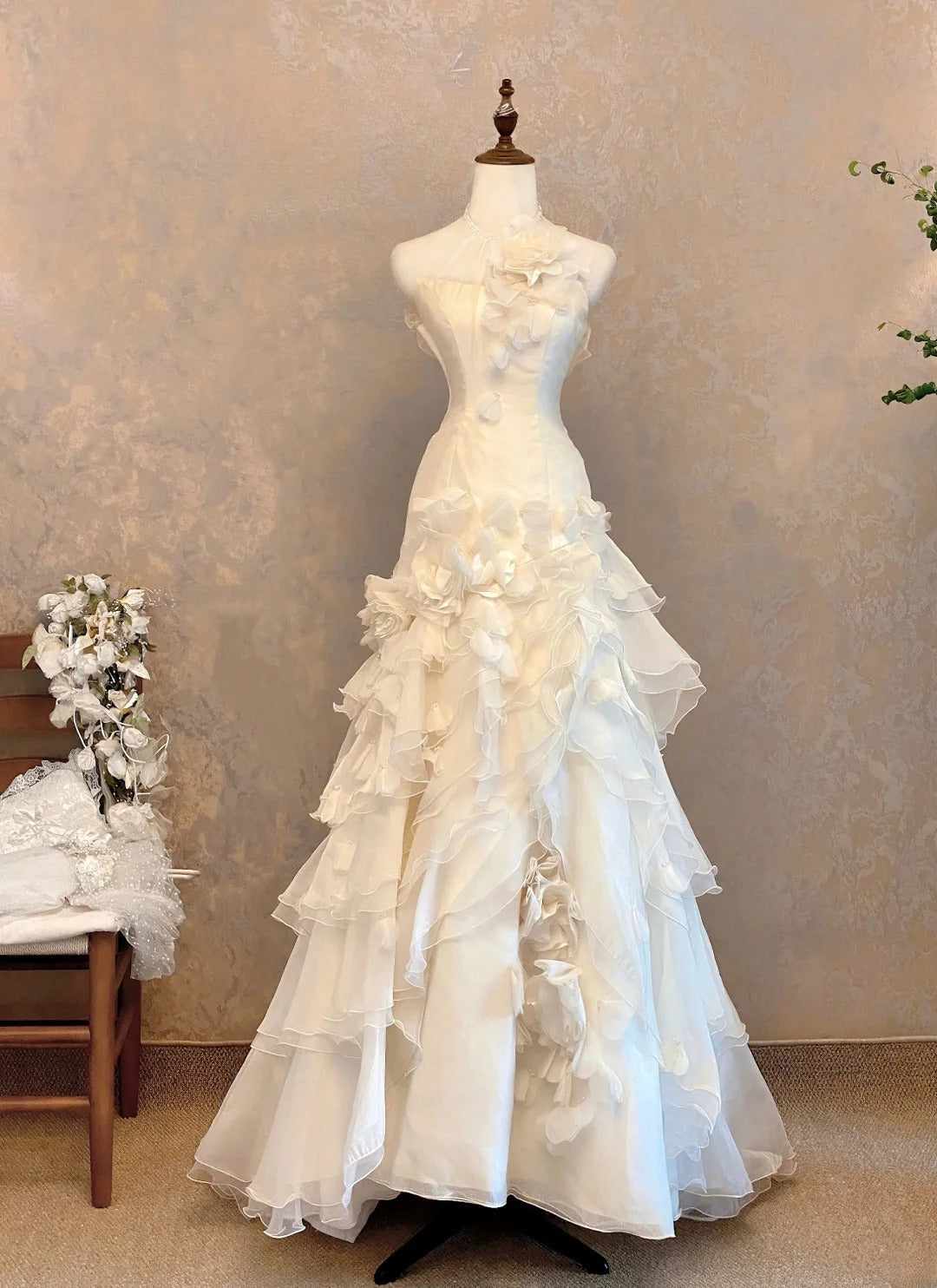 Elegant Floor Length Wedding Dress Classic Mermaid White With Tiered Bridal Gown for Big Day RB9101