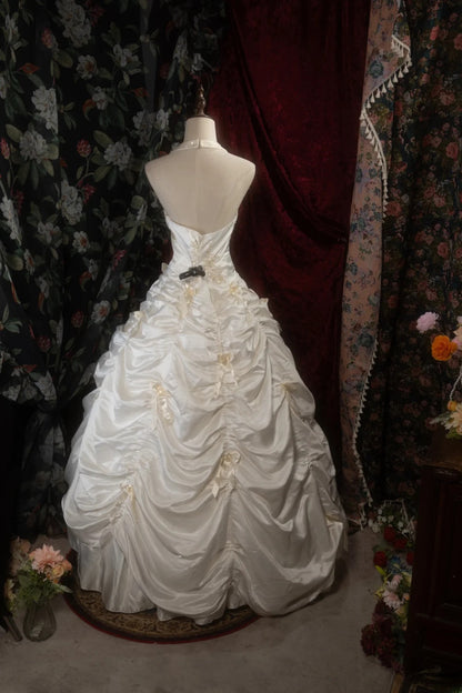 Vintage Ball Gown Halter Taffeta 1950s White Appliqued With Beading Long Autumn Winter Brides Gown Bridal Dress Wedding Dresses RB8288