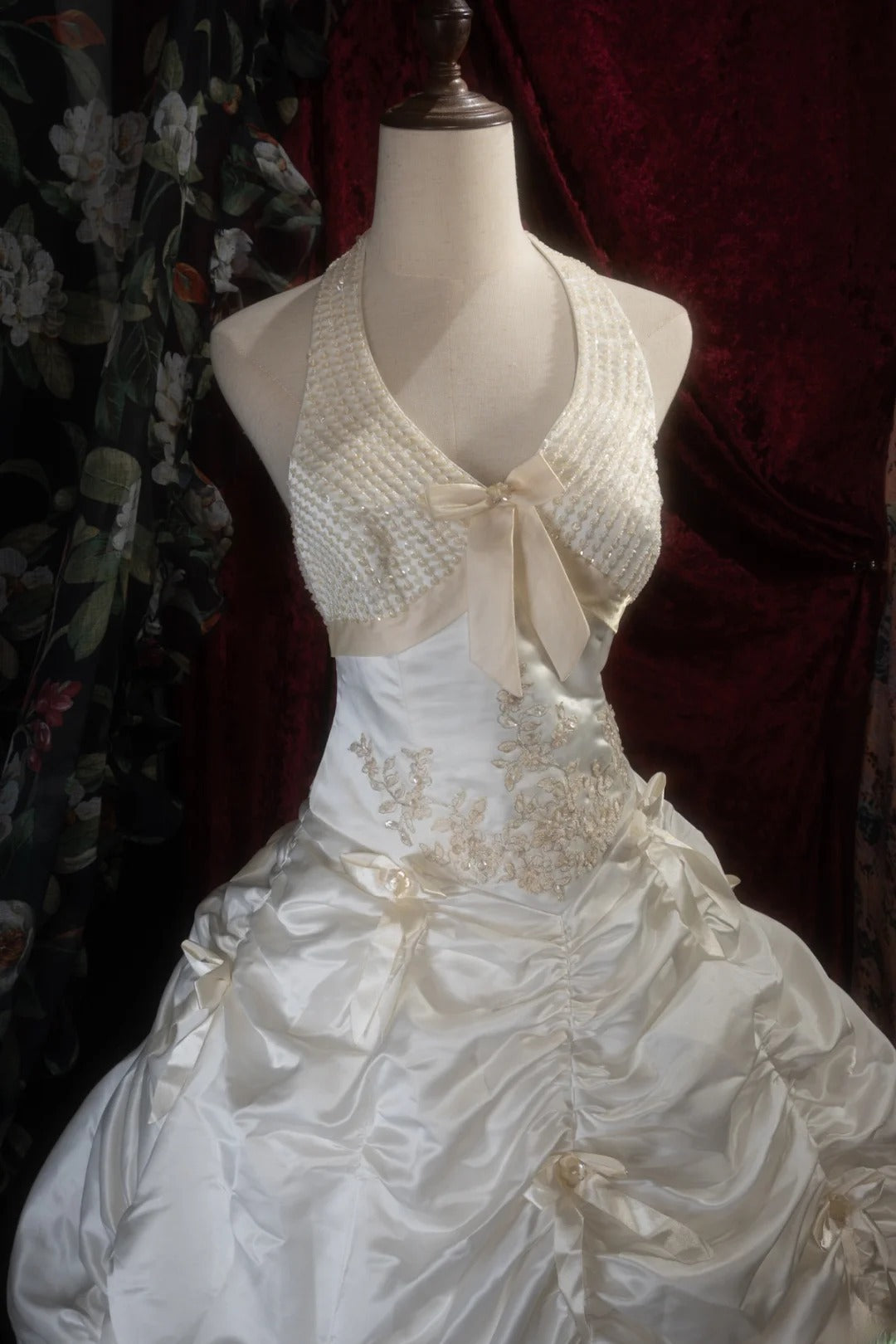 Vintage Ball Gown Halter Taffeta 1950s White Appliqued With Beading Long Autumn Winter Brides Gown Bridal Dress Wedding Dresses RB8288