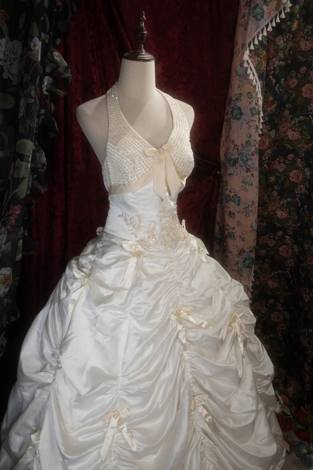 Vintage Ball Gown Halter Taffeta 1950s White Appliqued With Beading Long Autumn Winter Brides Gown Bridal Dress Wedding Dresses RB8288