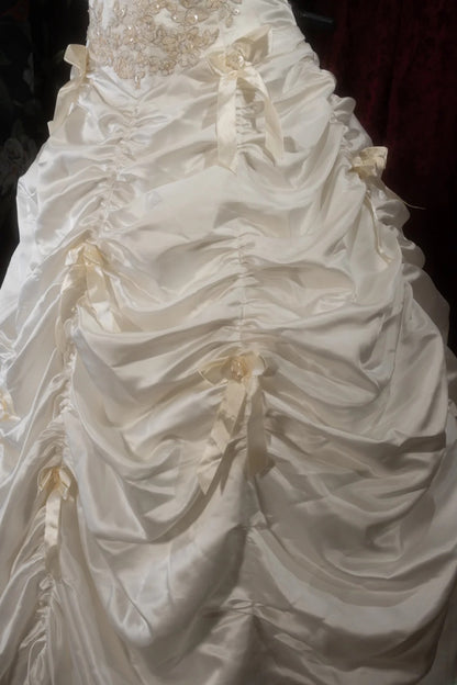 Vintage Ball Gown Halter Taffeta 1950s White Appliqued With Beading Long Autumn Winter Brides Gown Bridal Dress Wedding Dresses RB8288