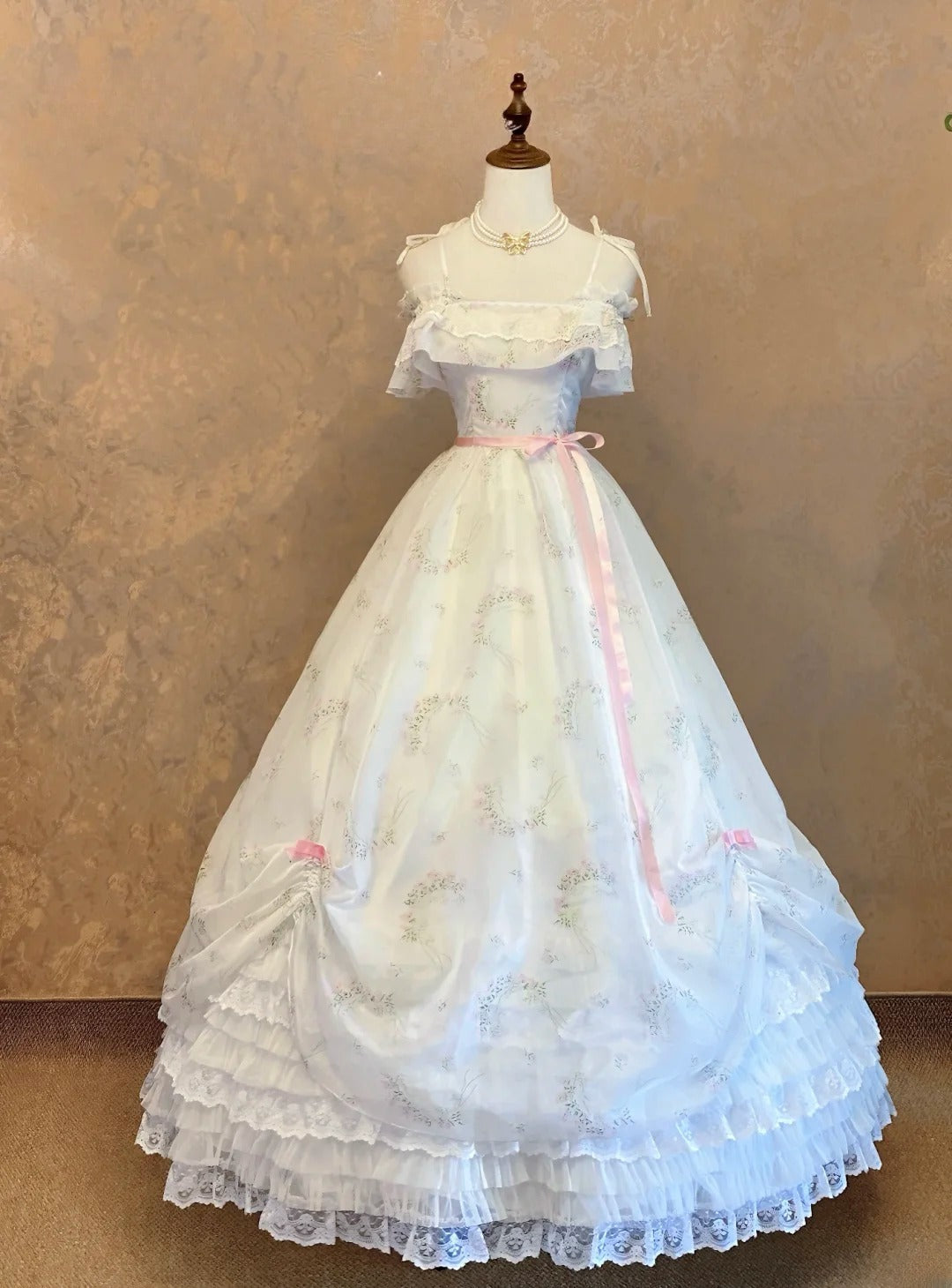 Elegant Ball Gown Spaghetti Straps White Prom Dress With Tiered Long Evening Party Gown RB9104