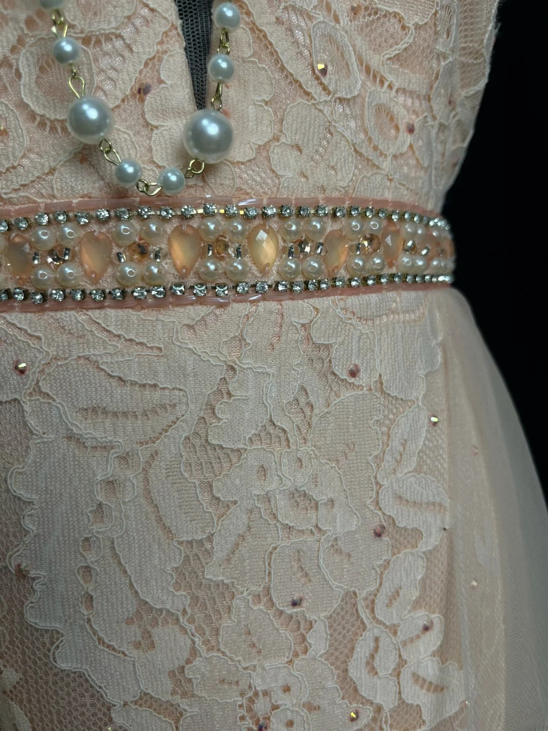 Modest Prom Dresses Mermaid V Neck Champagne Lace With Ruffled Long Formal Outfits RB5961