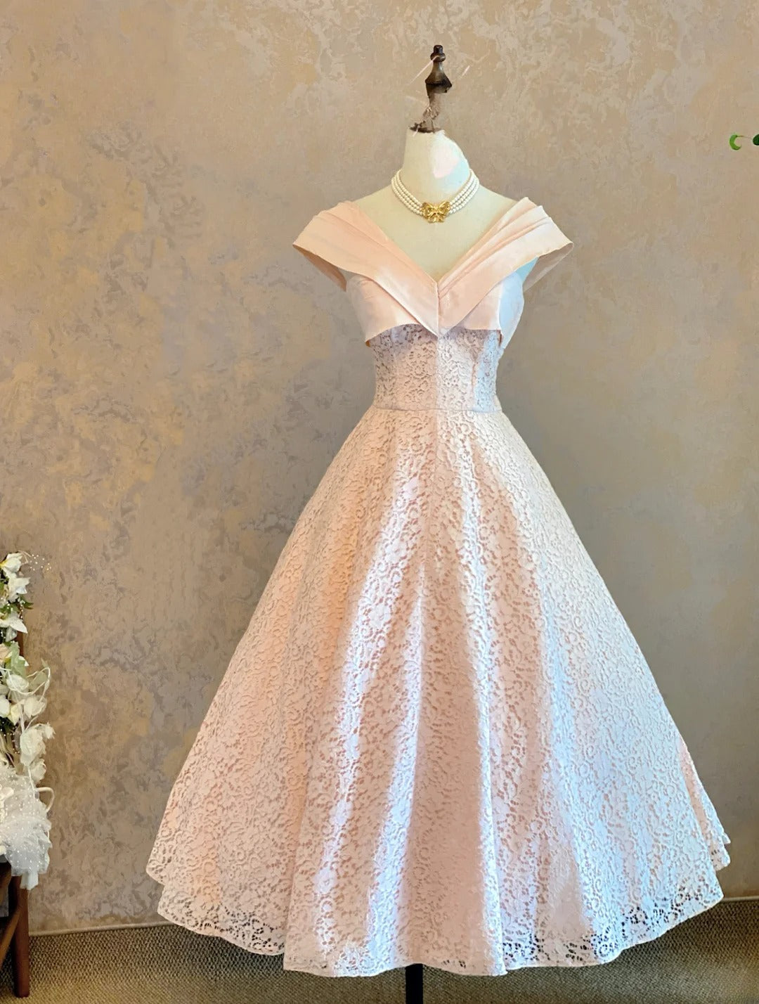 Elegant Ball Gown V Neck Pink Lace Prom Dress Mid Length For Women Evening Party Gown RB9107