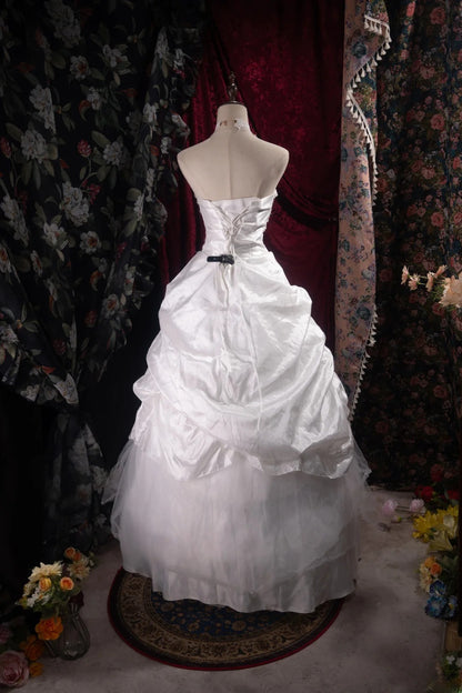Chic Ball Gown Strapless White Satin Long With Appliqued Bow Quince Dress inspo Party Gowns Sweet 16 Outfits RB8297