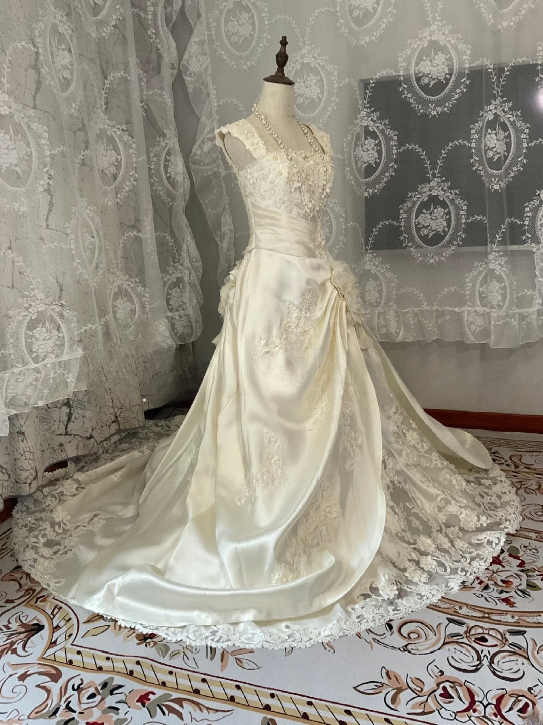 Vintage Wedding Dress A line Square Satin Appliques White With Lace Bridal Gown for Big Day RB9956