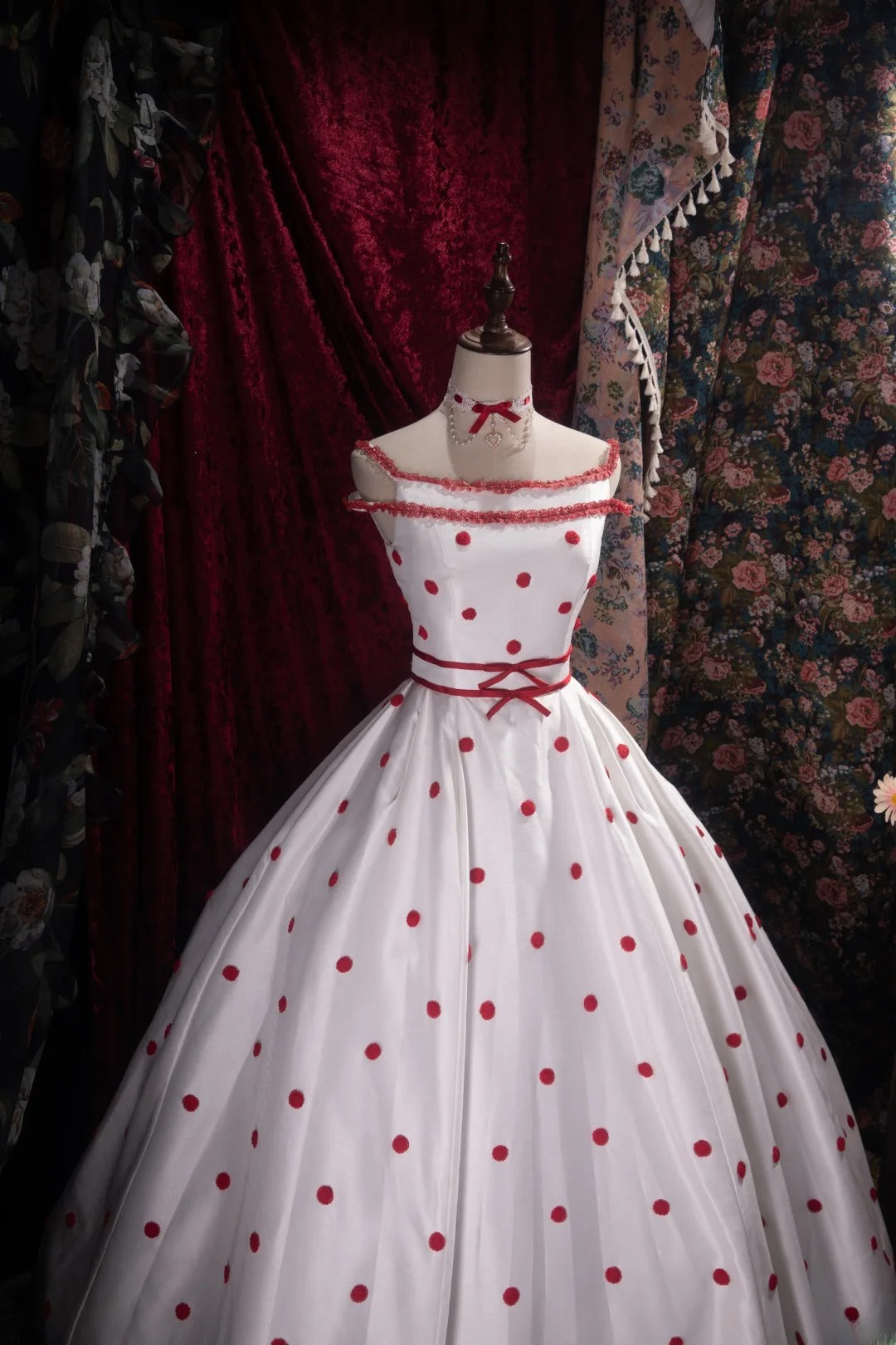 Dreamy Princess Ball Gown Formal Events Off The Shoulder White With Red Flowers Quince Dress Quinceanera Dresses Birthday Outfits RB8366