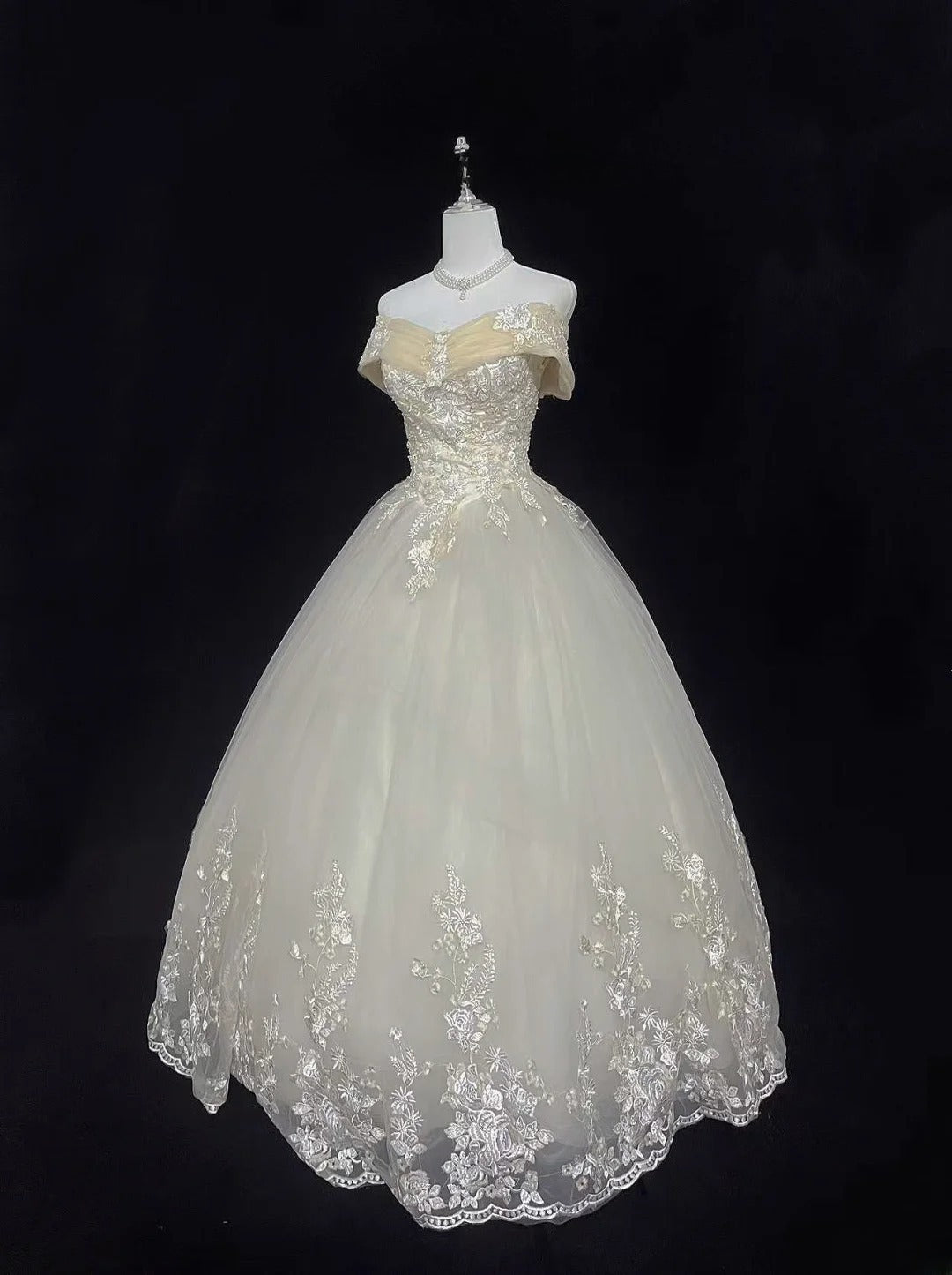 Cute Ball Gown Off The Shoulder Light Yellow With Appliqued Long Quince Dress Voluminous Sweet 16 Sweet Sixteen Outfits Vestido de 15 RB7549