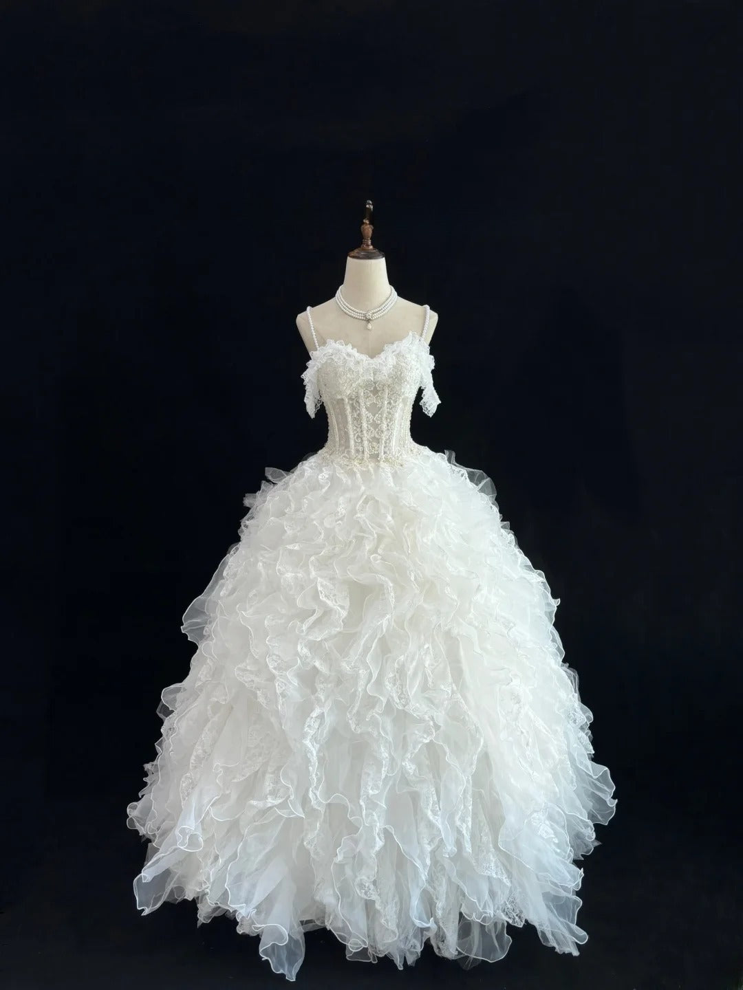 Cute Ball Gown Spaghetti Straps White Tulle With Tiered Layers Long Quince Dress Voluminous Sweet 16 Sweet Sixteen Outfits Vestido de 15 RB7575