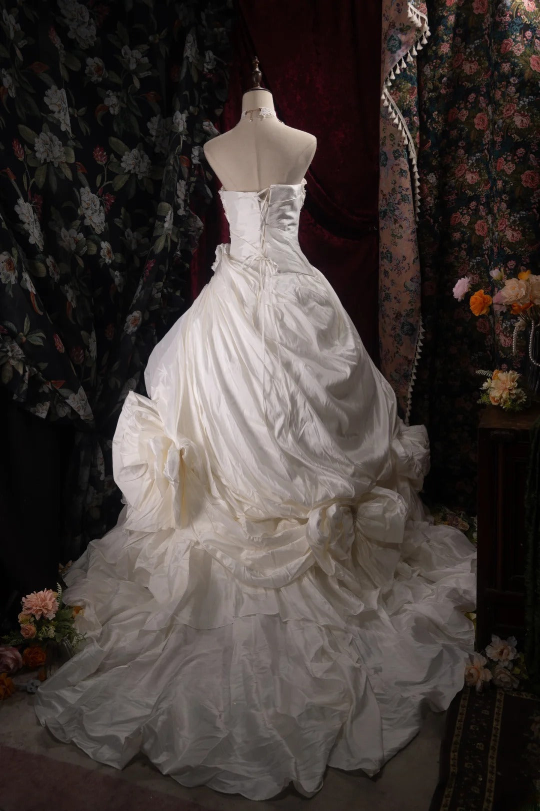 Vintage Ball Gown Strapless 2000s White With Ruffled Flower Long Autumn Winter Bridal Dress Wedding Dresses RB8373