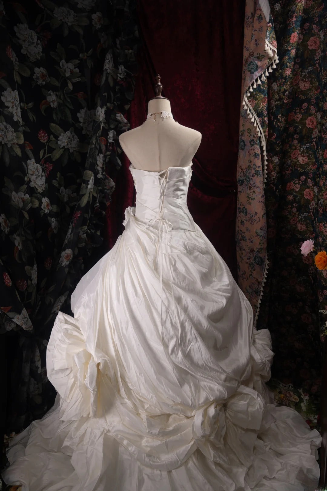 Vintage Ball Gown Strapless 2000s White With Ruffled Flower Long Autumn Winter Bridal Dress Wedding Dresses RB8373