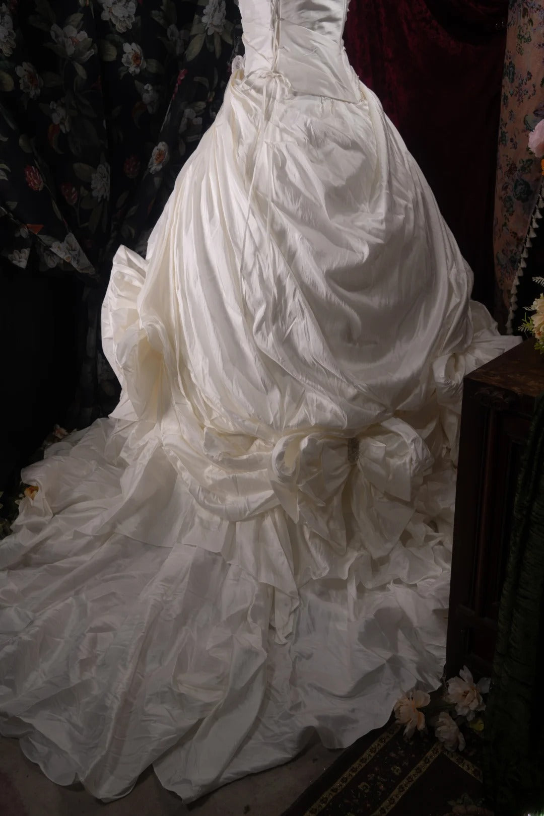 Vintage Ball Gown Strapless 2000s White With Ruffled Flower Long Autumn Winter Bridal Dress Wedding Dresses RB8373