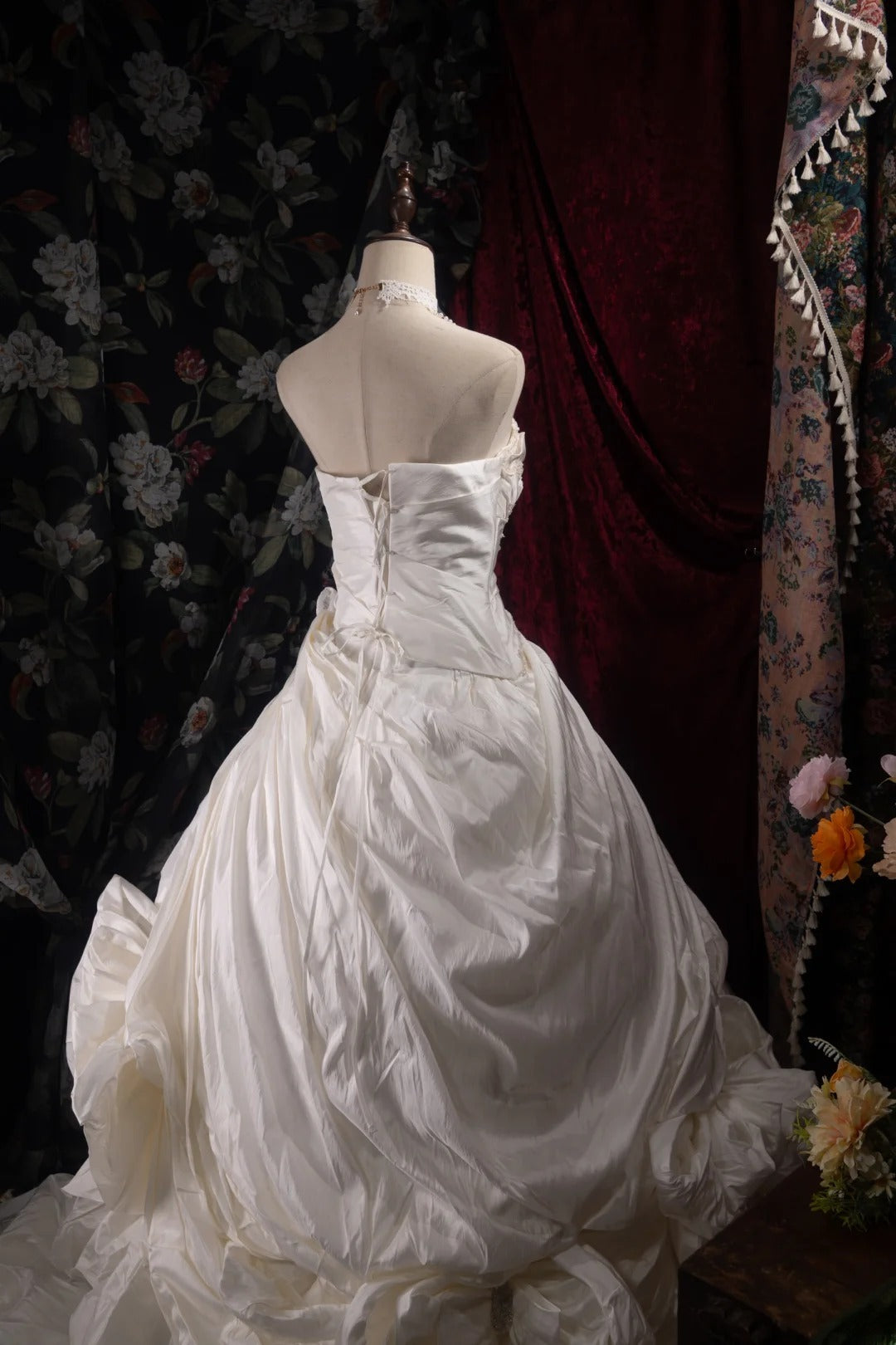 Vintage Ball Gown Strapless 2000s White With Ruffled Flower Long Autumn Winter Bridal Dress Wedding Dresses RB8373